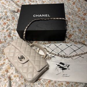 CHANEL Quilted Shoulder Bag in Cream with Silver Hardware